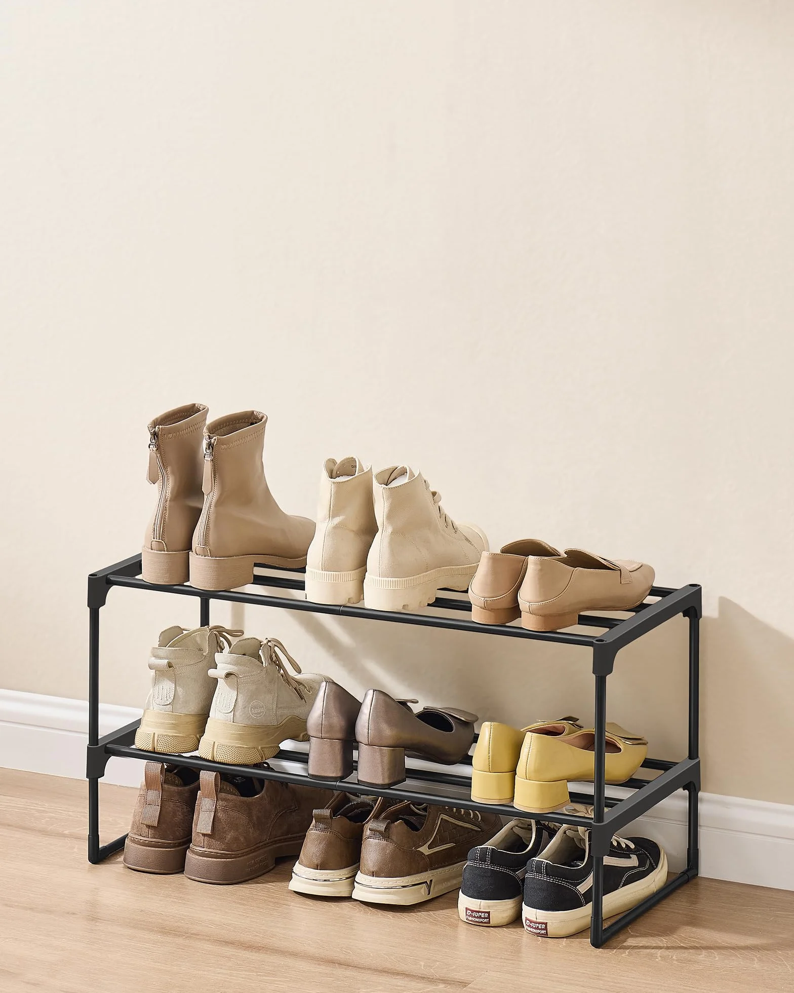 SONGMICS Stojak na buty 2-poziomowy, metalowy stojak na buty, przechowywanie butów, pionowy lub do góry nogami, na 6-9 par butów, składany, 30 x 68 x 33,8 cm, czarny LSA202B01