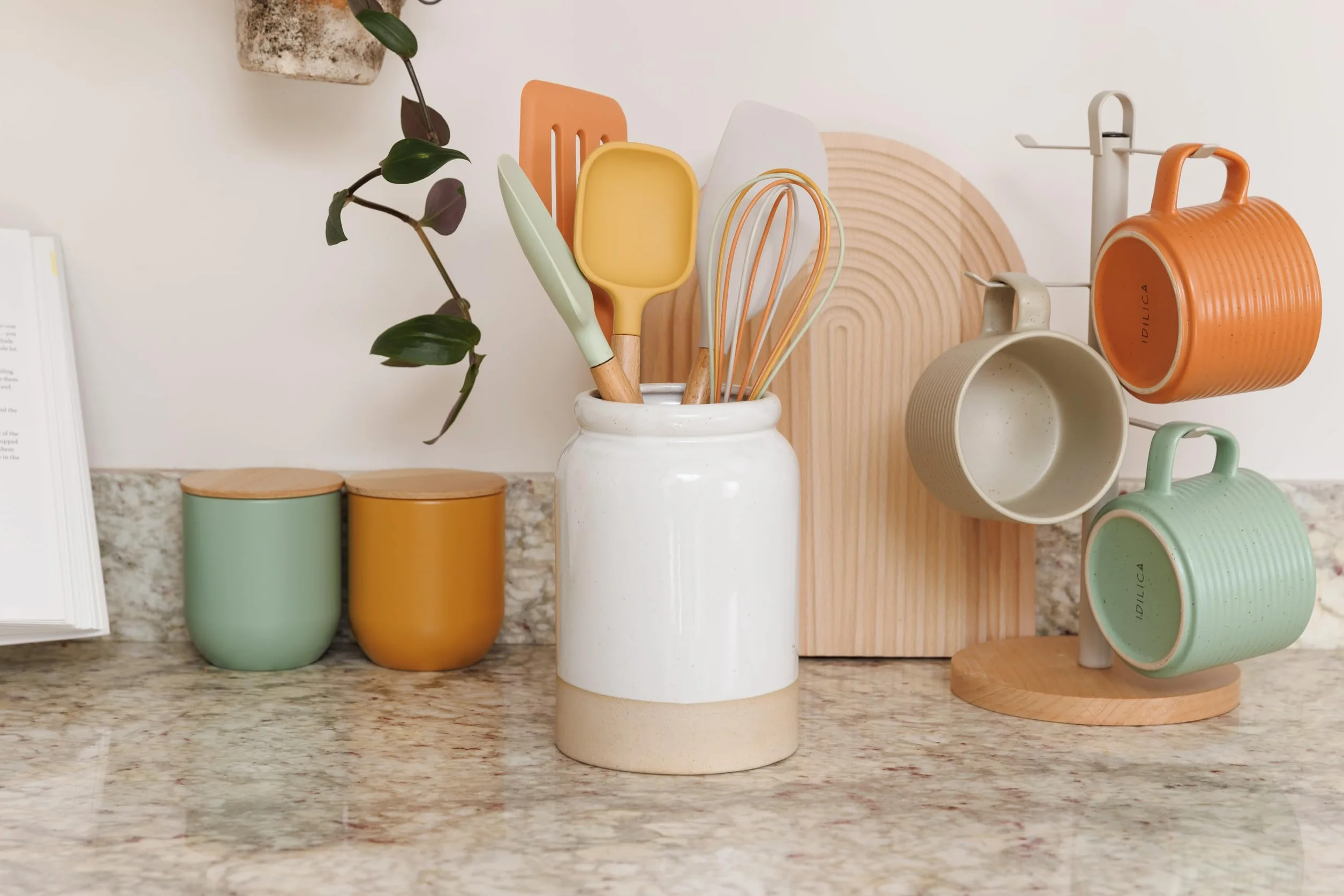KitchenCraft Idilica Zestaw narzędzi silikonowych, 5-częściowy zestaw przyborów kuchennych z uchwytami z drewna bukowego FSC, wielokolorowe narzędzia kuchenne