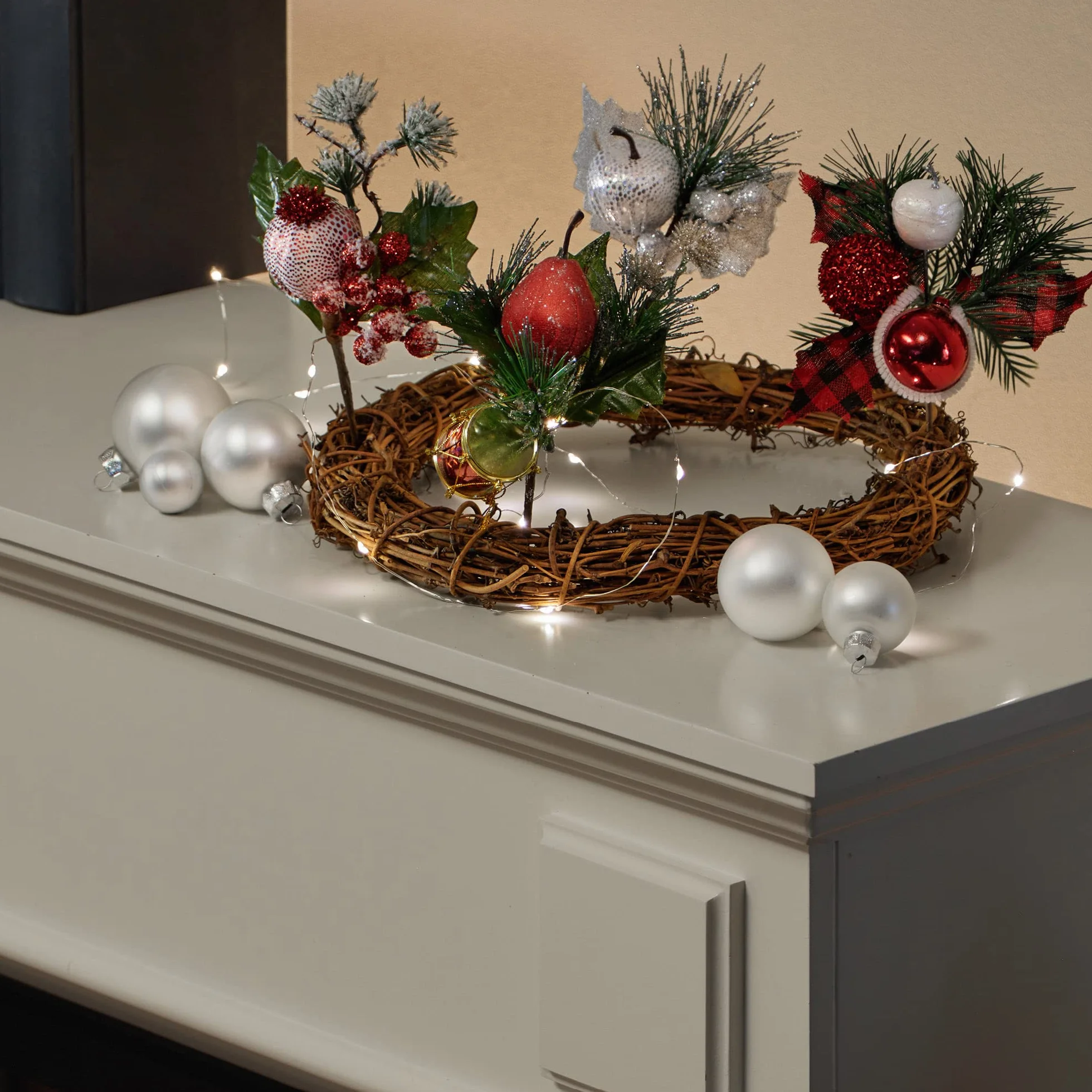 COM-FOUR® 4x aranzacje dekoracyjne, galazki jako wspaniale ozdoby swiateczne, piekne dekoracje do pokoju, takze na wience i kompozycje kwiatowe