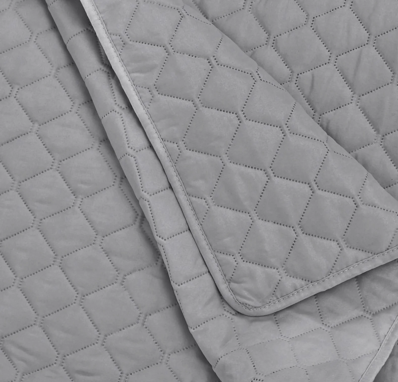 Amazon Basics Ponadwymiarowa narzuta na łóżko z wytłoczonym wzorem, kształty diamentu, 220 x 240 cm, ciemnoszara