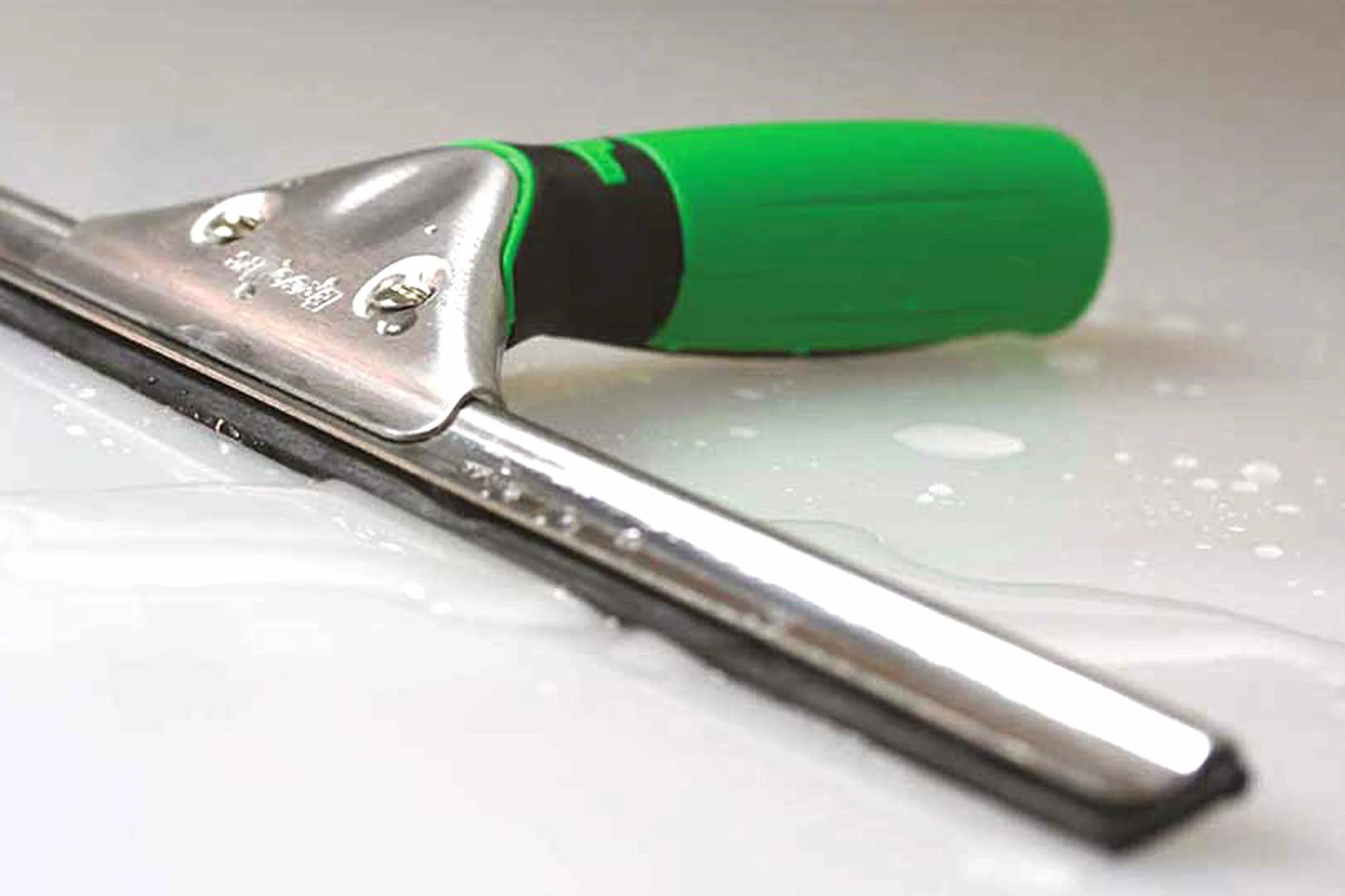 UNGER ErgoTec rakiel do okien 45 cm – gumowy ściągacz, kanał ze stali nierdzewnej i gumowy uchwyt – sprzęt do czyszczenia okien UNGER