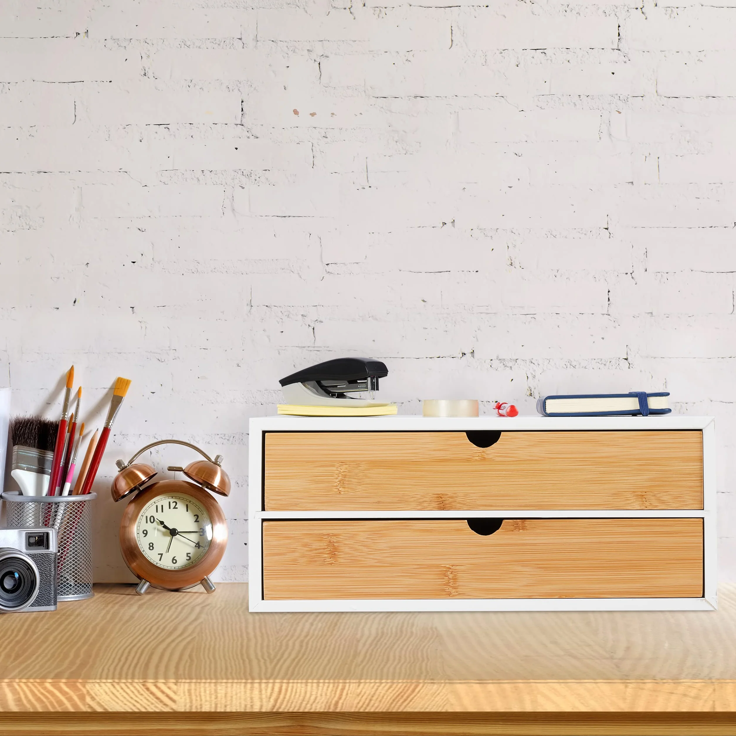 Relaxdays Skrzynka z szufladami, bambus i MDF, mini komoda 2 szuflady, wys. x szer. x gł.: 14 x 33 x 21 cm, organizer na biurko, biały/naturalny, 10039329
