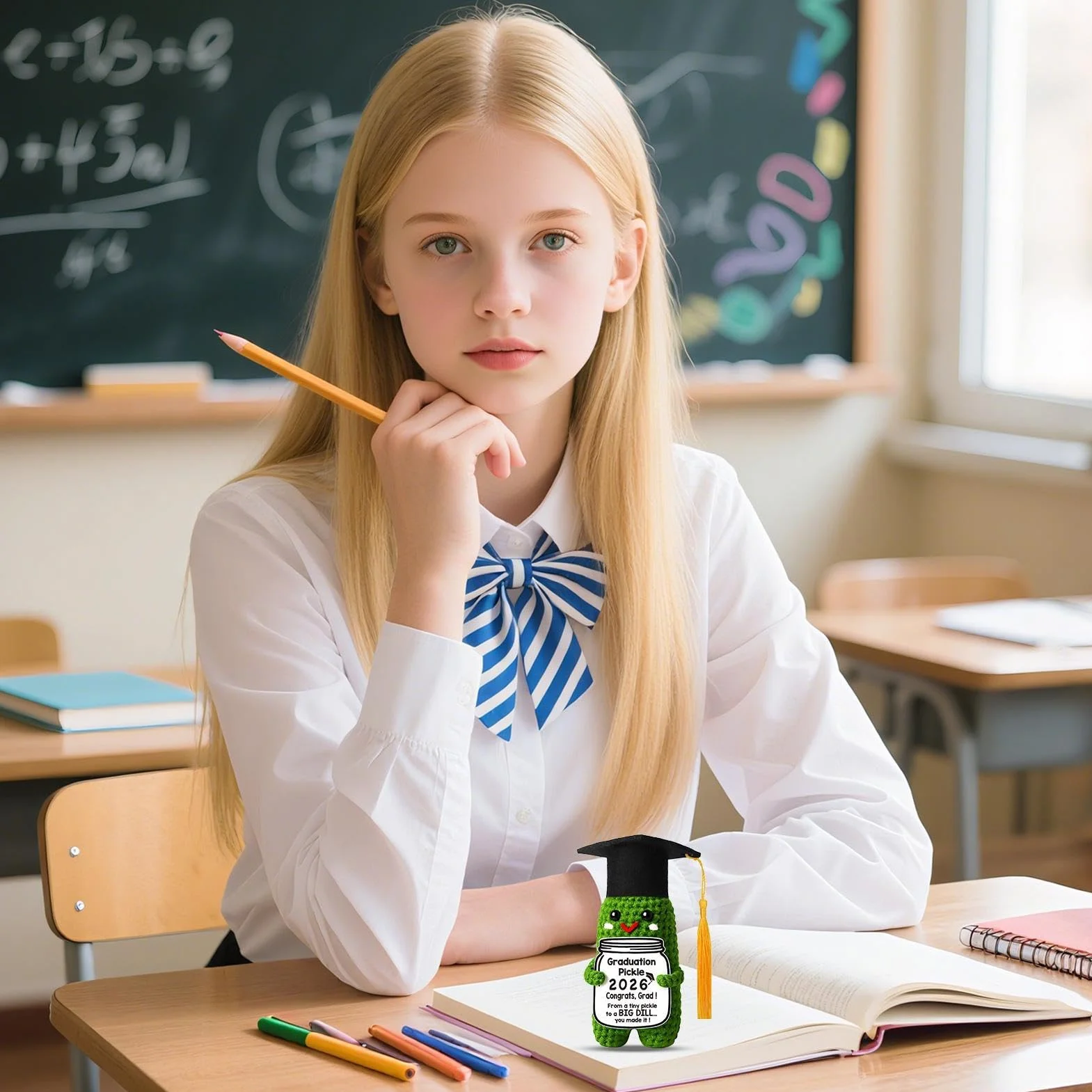 Graduation Pickle 2026 - Pamiątka z okazji ukończenia szkoły - Gratulacje dla absolwenta z dzianiny pikle, dla rodzeństwa przyjaciela kolegi z klasy współlokatora impreza dom biuro mieszkanie