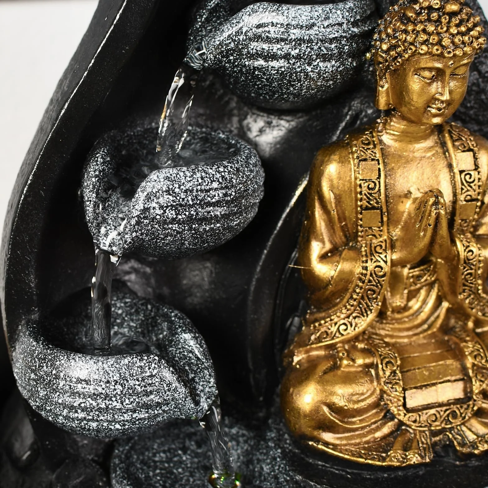 Fontanna Buddy Praya - Wyjmowana fontanna Buddy - Egzotyczna dekoracja Zen - Prezenty - Fontanna stołowa Światło LED - Obwód zamknięty - Brązowy i złoty - H 26 cm - Zen'Light
