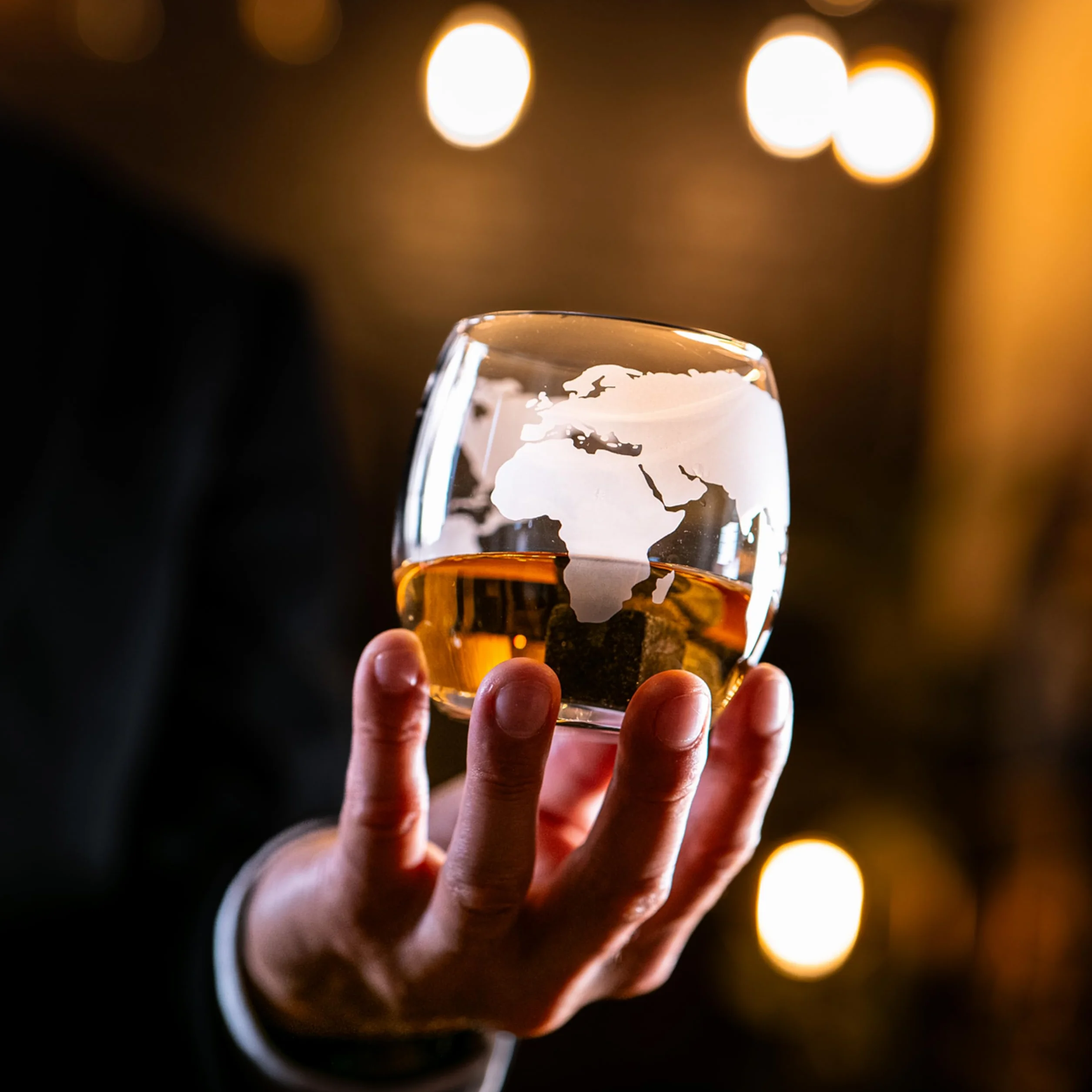 WHISISKEY Zestaw Karafka do Whisky 900ML 2 Szklanki 8 Kamieni Prezentowy