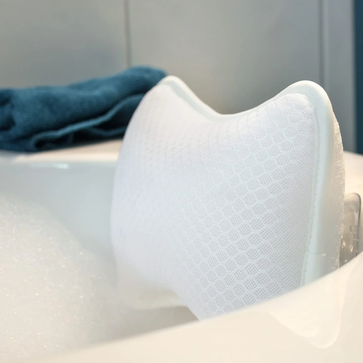 Navaris Poduszka do kąpieli - mała poduszka antypoślizgowa z poliestru, biała - ergonomiczne podparcie do wanny, jacuzzi, domowego spa i relaksu