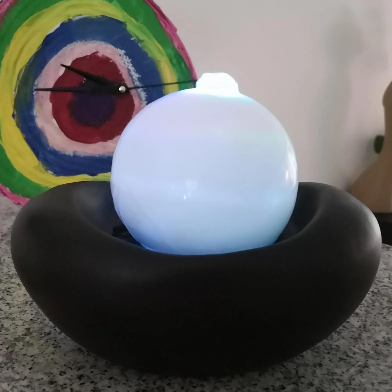 Fontanna ceramiczna do wnętrz z kolorowym światłem cicha pompa dekoracyjna stołowa 19x15x21 cm Beye Zen'Light
