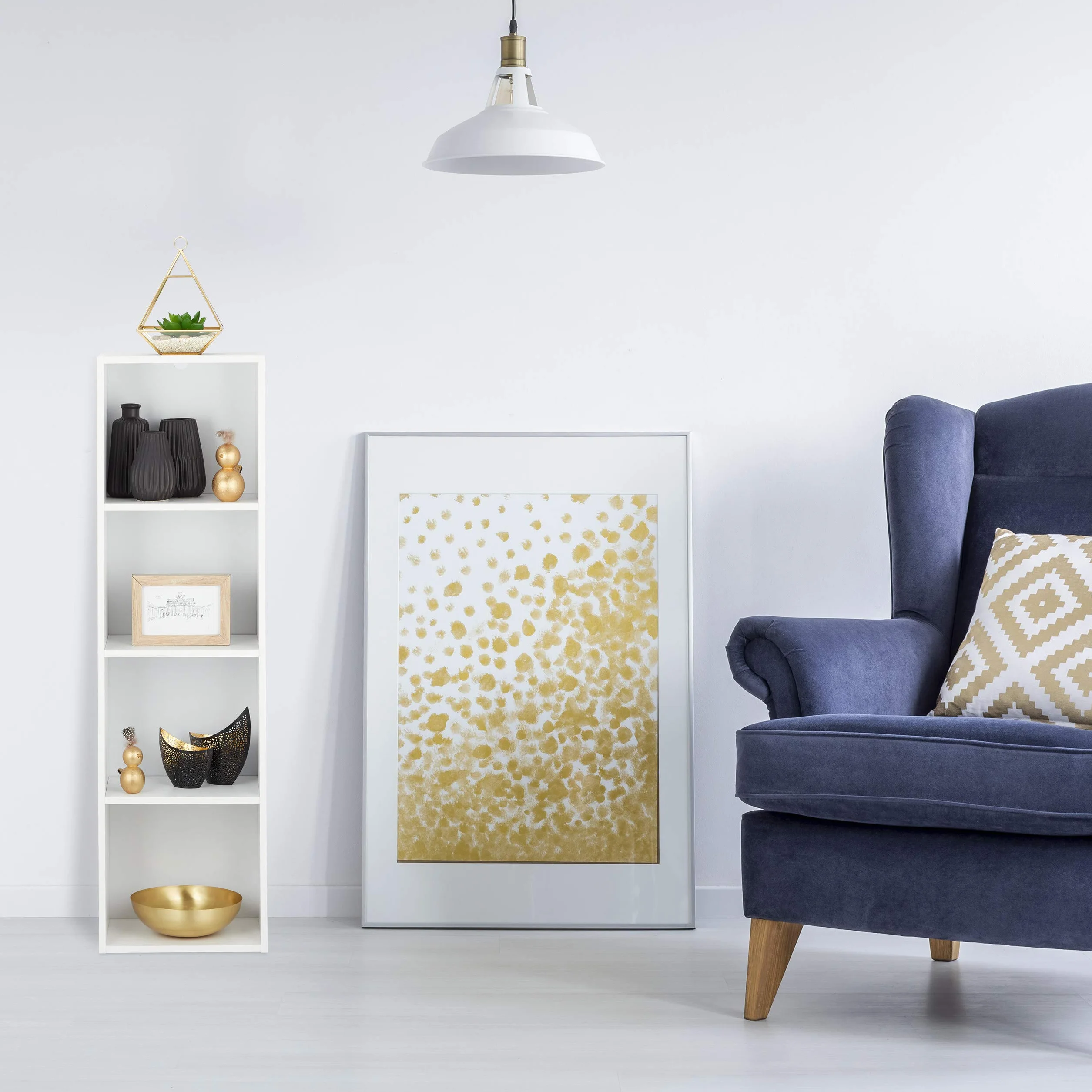 Relaxdays Regał na książki, 4 poziomy, nowoczesny design, stojący regał do przechowywania, dom i biuro, PB, wys. x szer. x gł.: 106 x 30 x 23 cm, biały