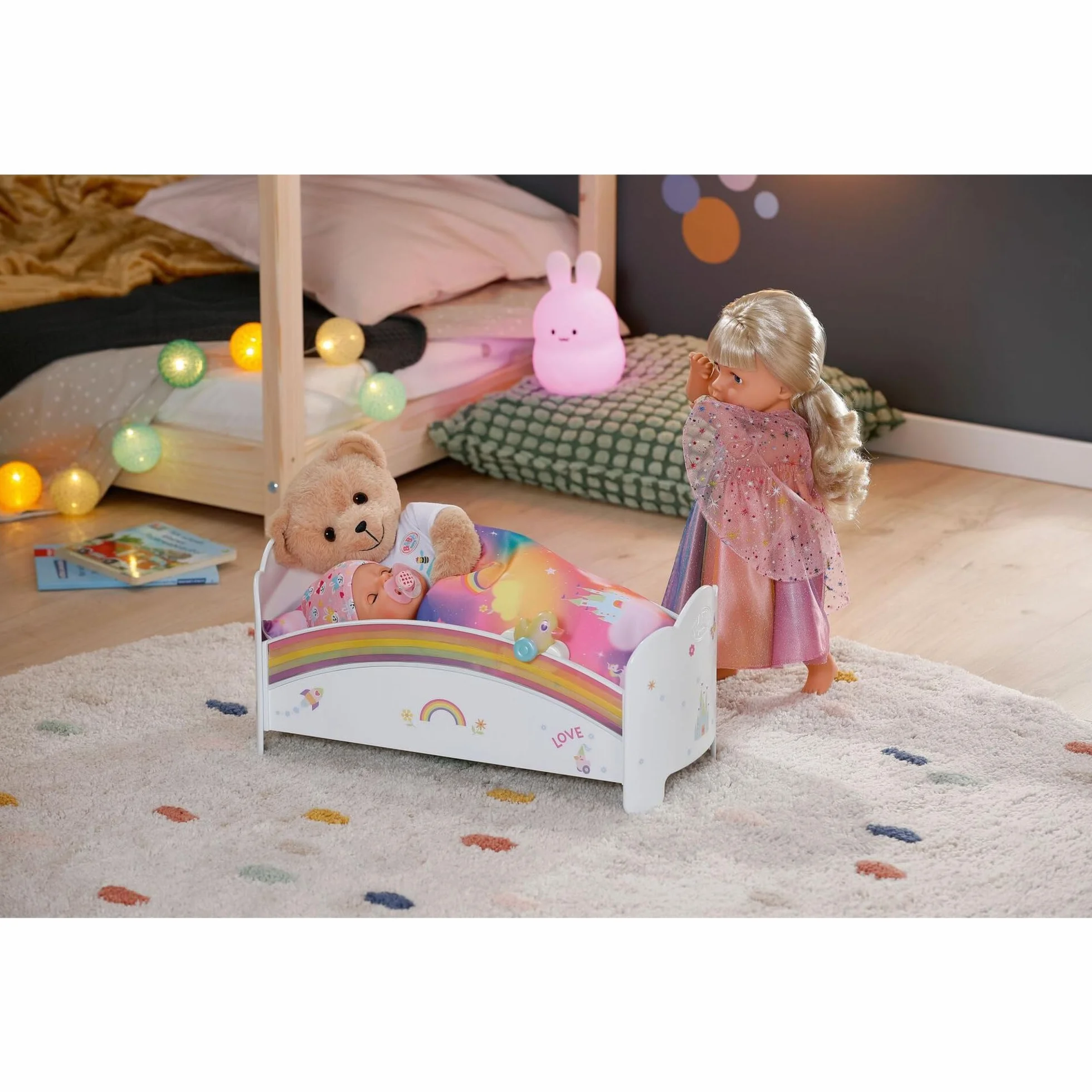 BABY born Rainbow Bed - Łóżko dla lalek z tęczowym światłem i melodią do zasypiania - Akcesoria dla lalek z odwracalną pościelą i naklejkami - dla dzieci od 3 lat