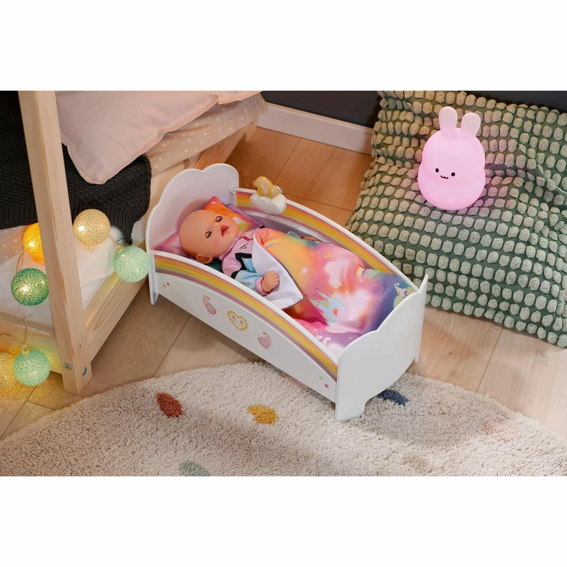 BABY born Rainbow Bed - Łóżko dla lalek z tęczowym światłem i melodią do zasypiania - Akcesoria dla lalek z odwracalną pościelą i naklejkami - dla dzieci od 3 lat