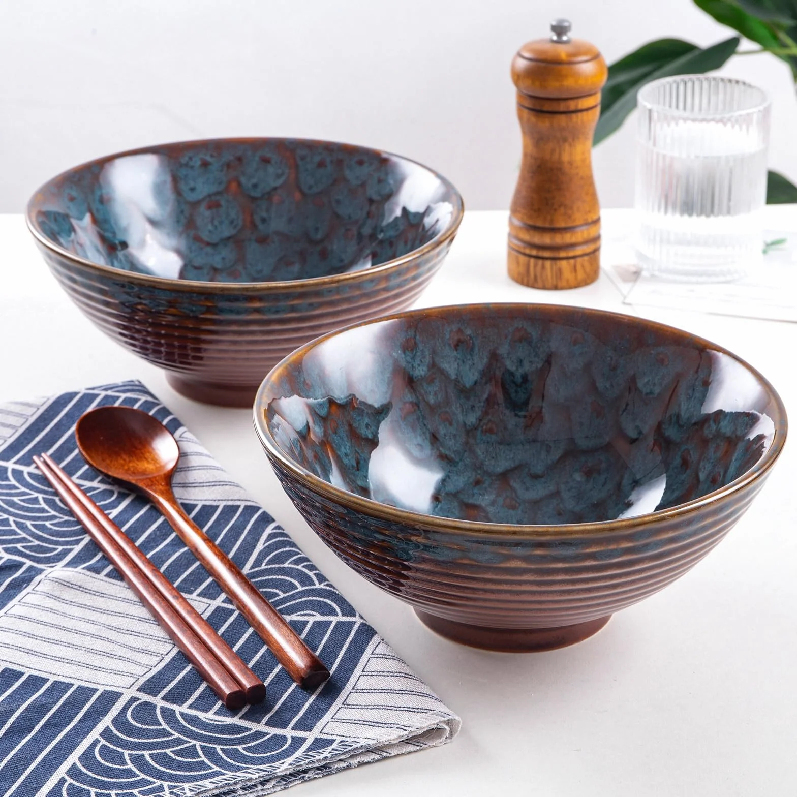 Ceramiczna miska do ramenu, 1200 ml, zestaw 2 japońskich misek na makaron z łyżkami i pałeczkami, ogon pawia