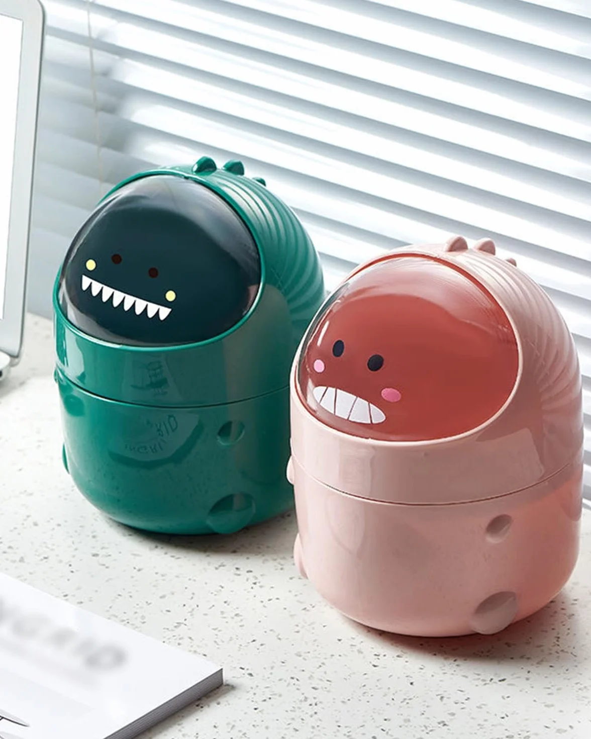 Mini stołowy kosz na śmieci z pokrywką, dinozaury, słodki kosz na śmieci z kreskówki, mały kosz na śmieci, dekoracja Kawaii, pudełko do przechowywania, do biura, pokoju dziecięcego, toaletki