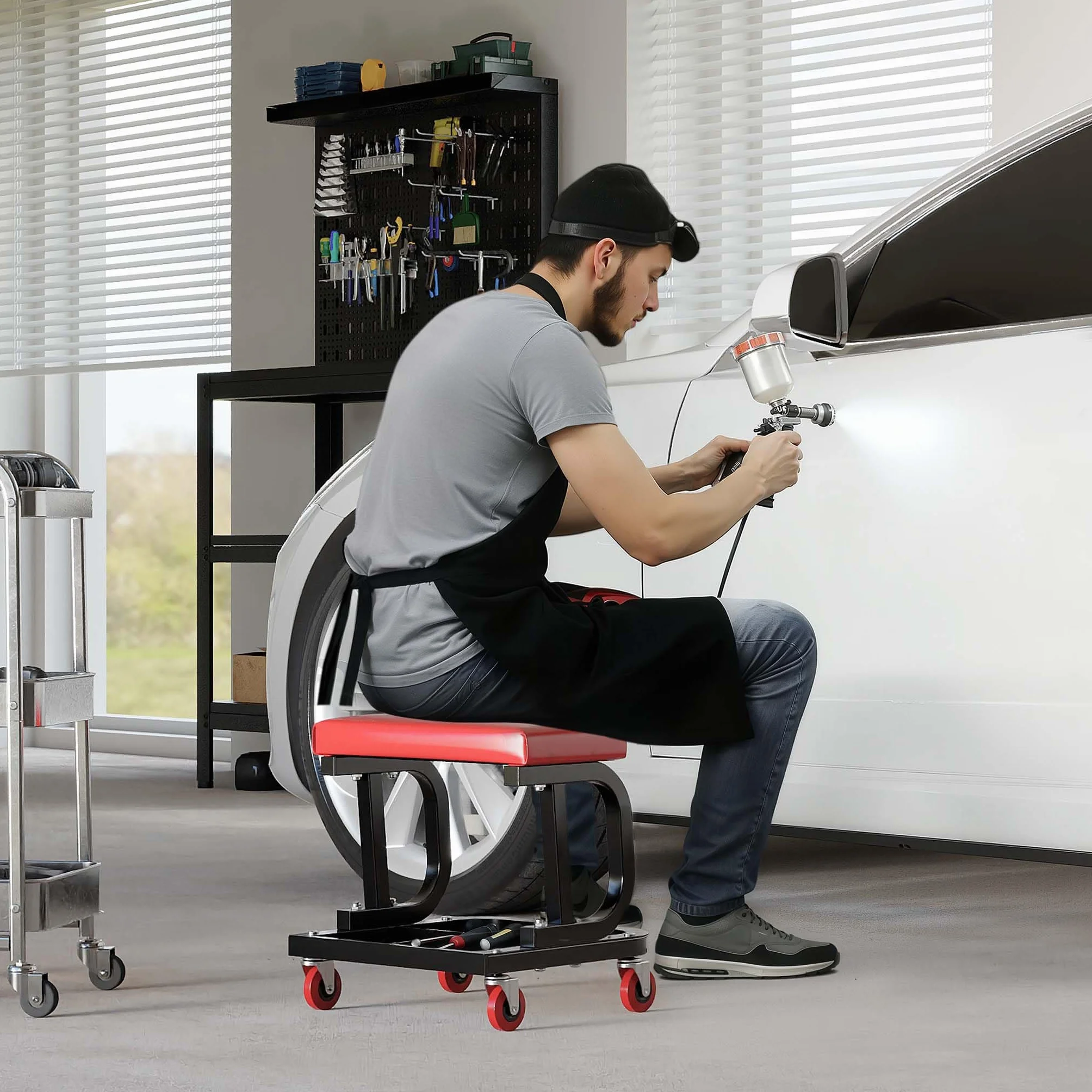 Wiltec Taboret warsztatowy na kółkach z półką i obrotowym siedziskiem do 150 kg, mobilny stołek roboczy, krzesło warsztatowe do garażu z półką