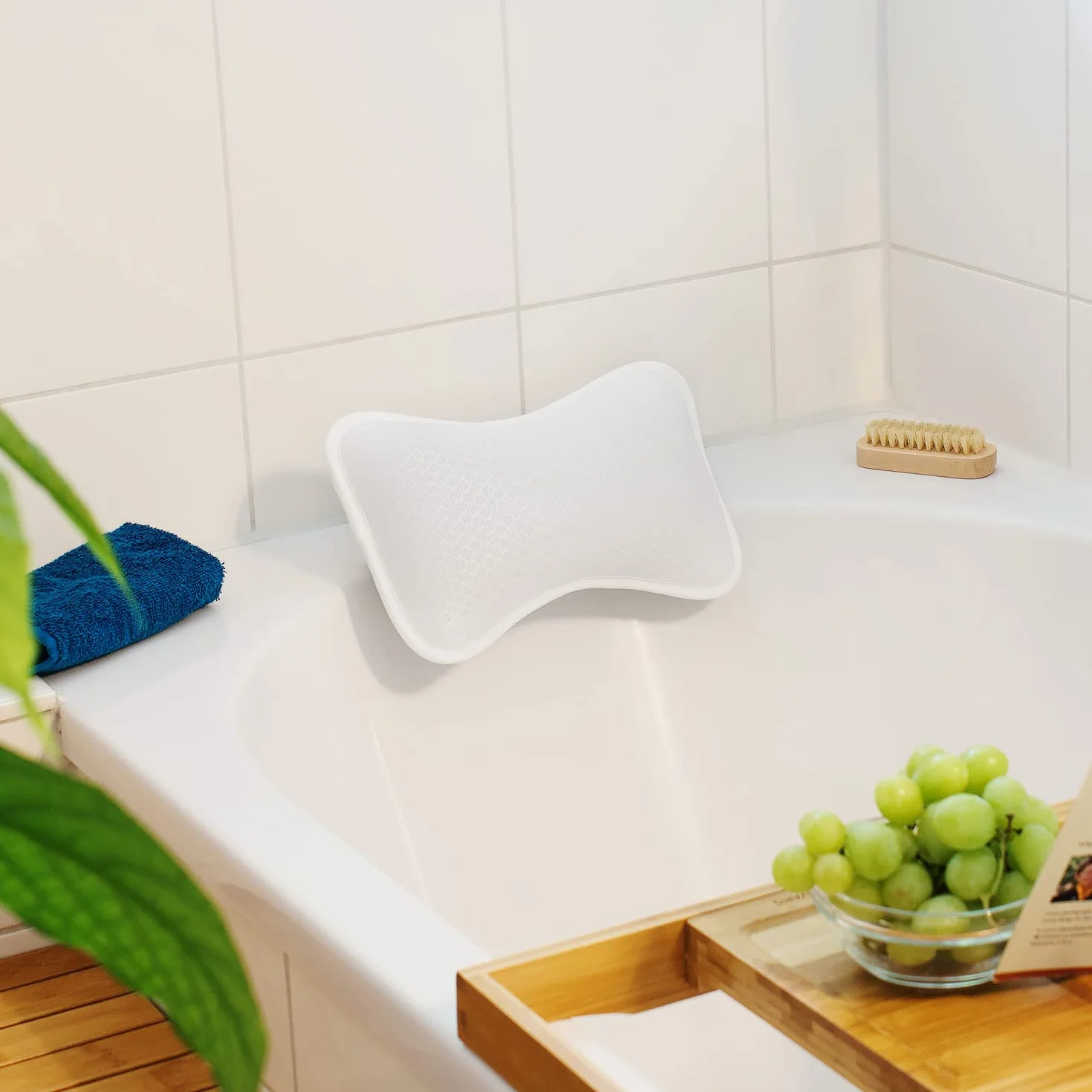 Navaris Poduszka do kąpieli - mała poduszka antypoślizgowa z poliestru, biała - ergonomiczne podparcie do wanny, jacuzzi, domowego spa i relaksu