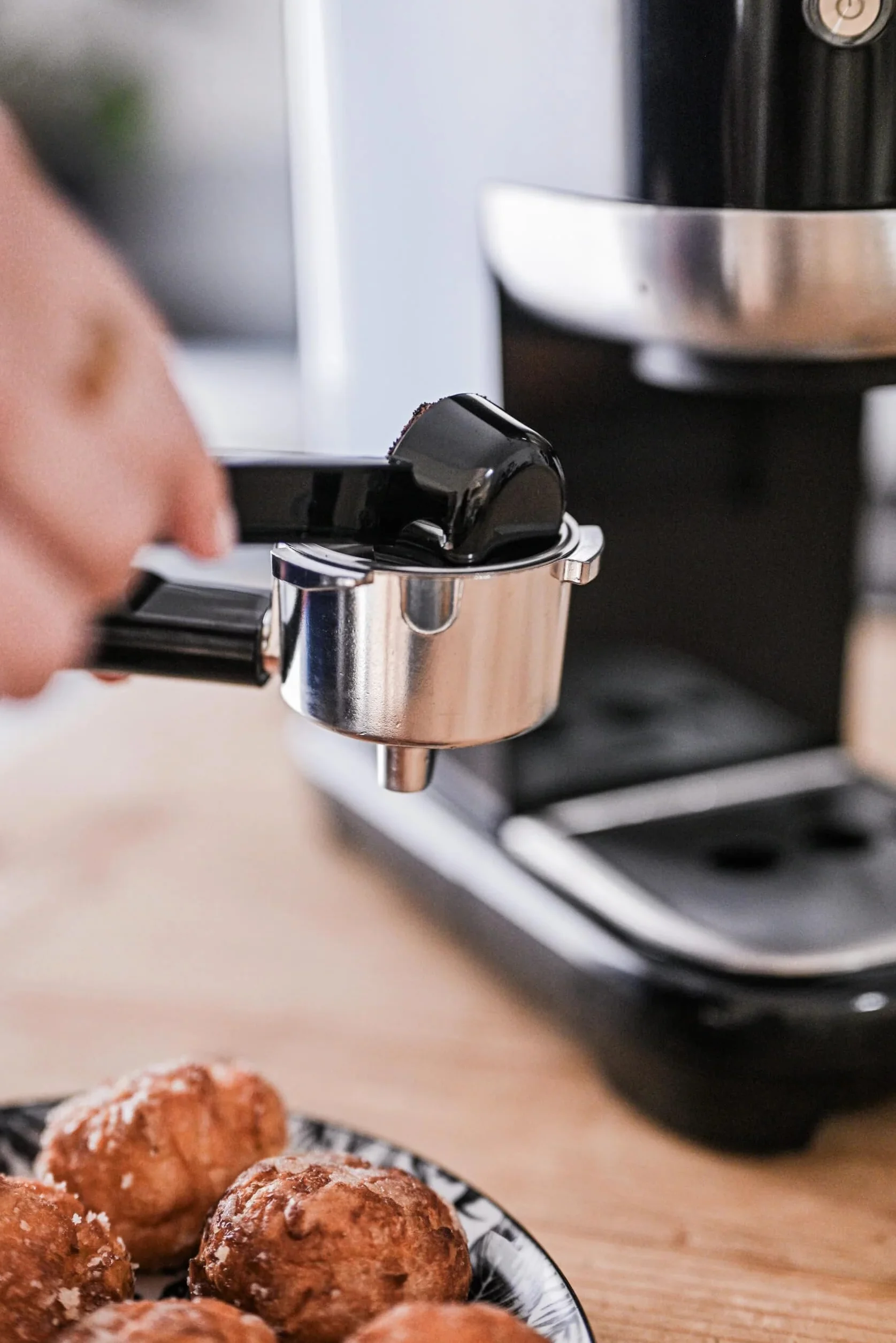 Senya Ekspres do kawy Tasty Coffee Black 20 barów, ekspres do kawy espresso i cappuccino 1300W, Thermoblock, spieniacz do mleka, automatyczne wyłączanie, SYBF-CM006