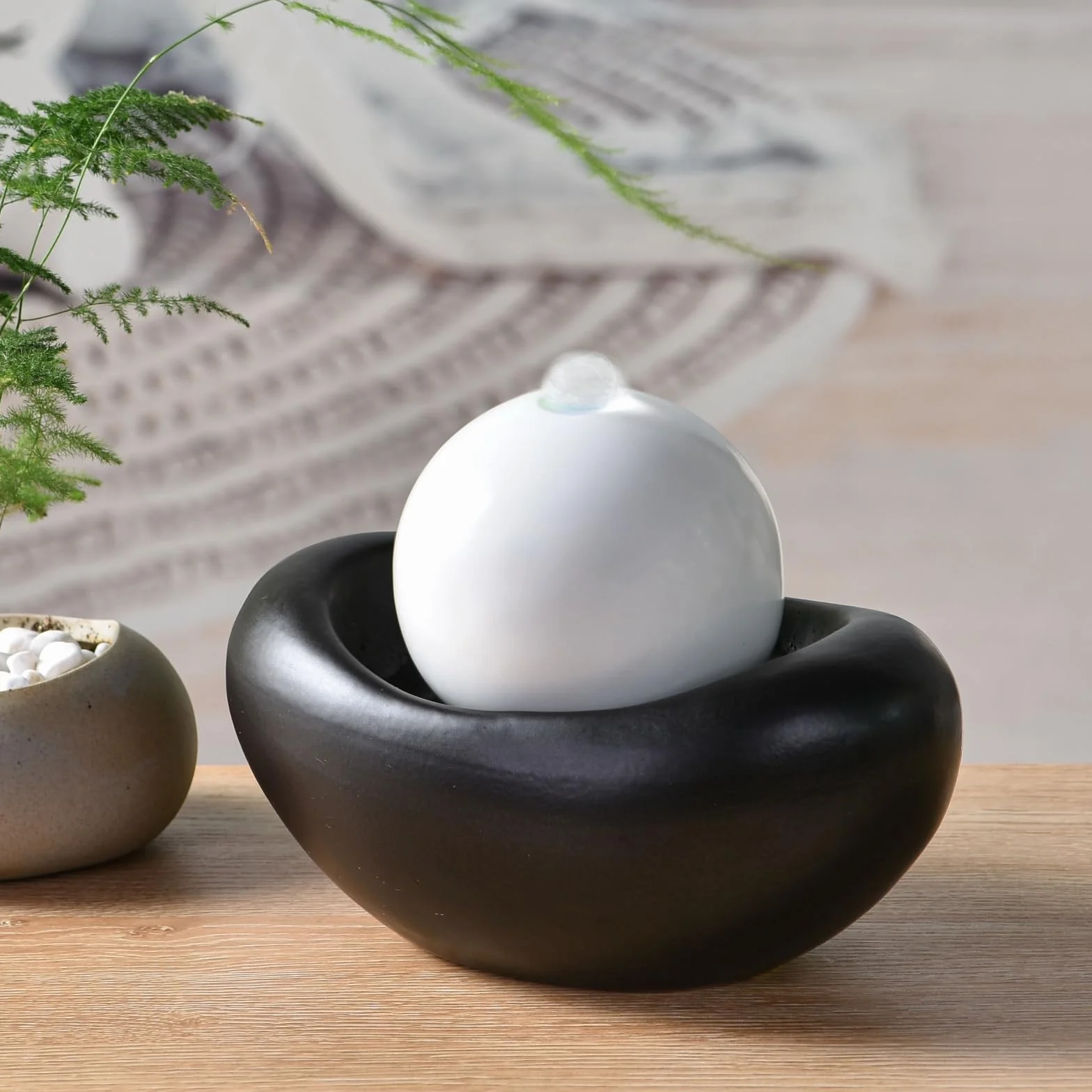 Fontanna ceramiczna do wnętrz z kolorowym światłem cicha pompa dekoracyjna stołowa 19x15x21 cm Beye Zen'Light