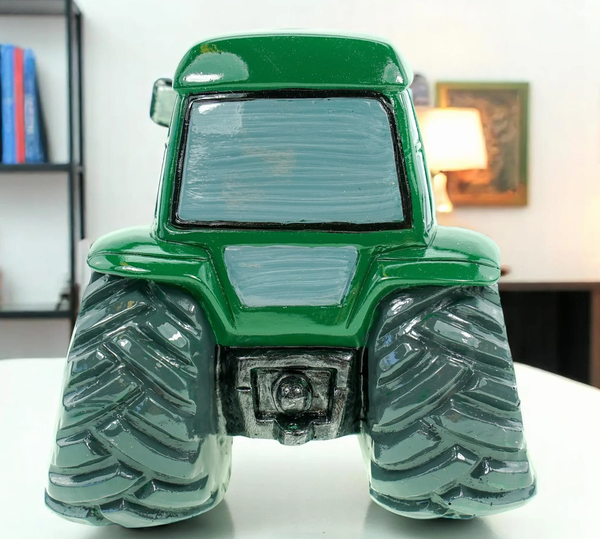 Kremers Schatzkiste Zielona skarbonka traktor ręcznie malowana 16 cm figurka farma prezent