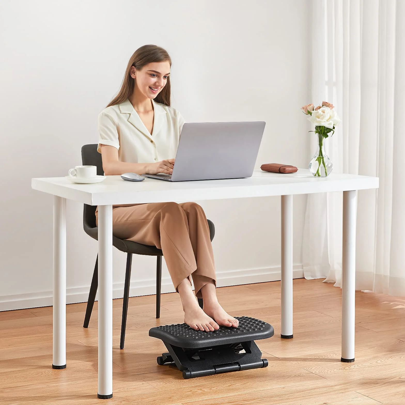 HUANUO Ergonomiczna podnóżek, podnóżek pod biurko z pozycją 3 wysokości - regulacja kąta nachylenia 30 stopni, antypoślizgowa tekstura powierzchni do masażu poprawia komfort w domu, biurze