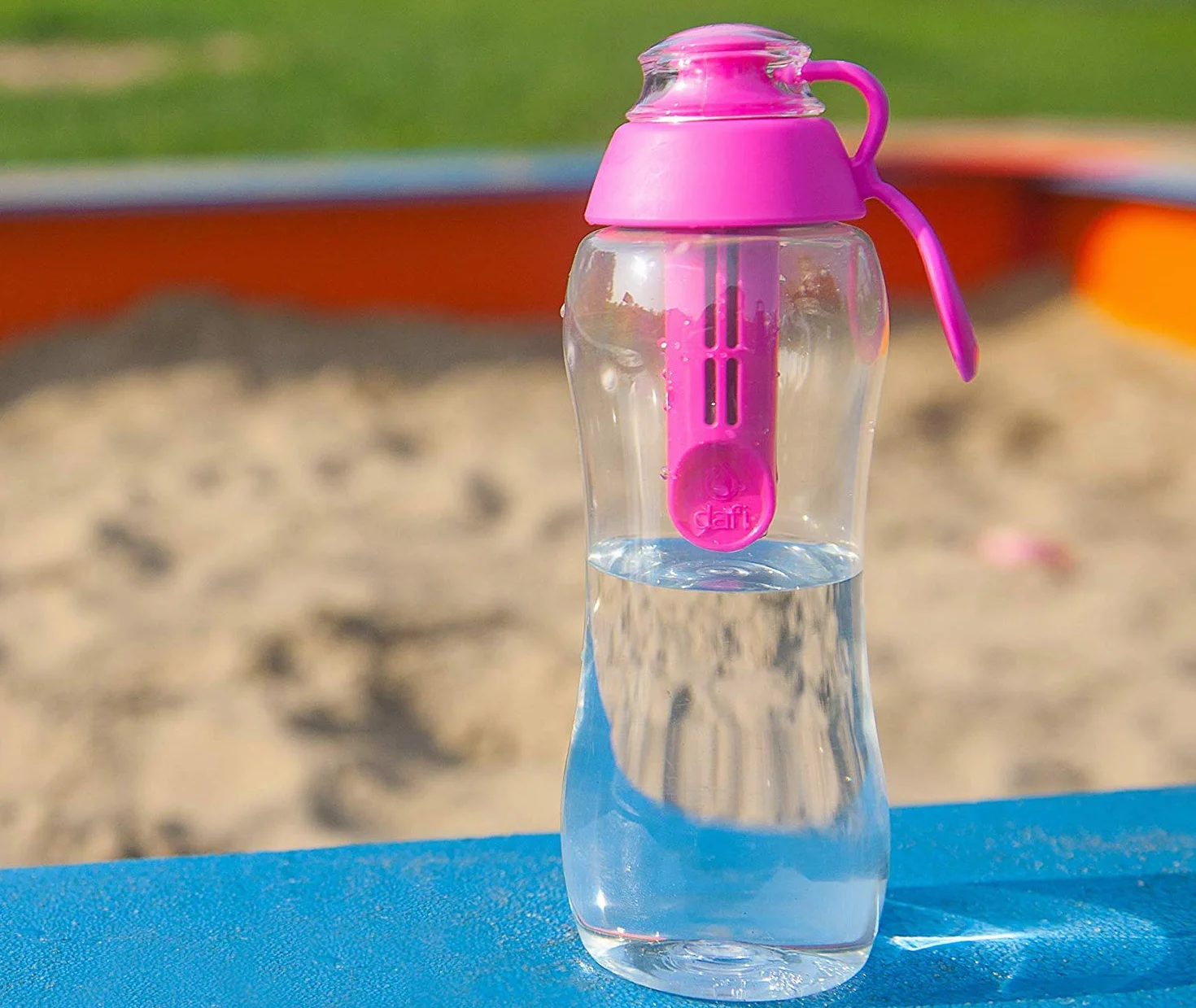 DAFI Butelka filtrująca Soft 300 ml Flamingowa Różowa - Wymienny filtr węglowy - Bez BPA, Usuwa smak i zapach chloru - Idealna do szkoły, pracy, na siłownię, podróż - Wyprodukowano w Europie