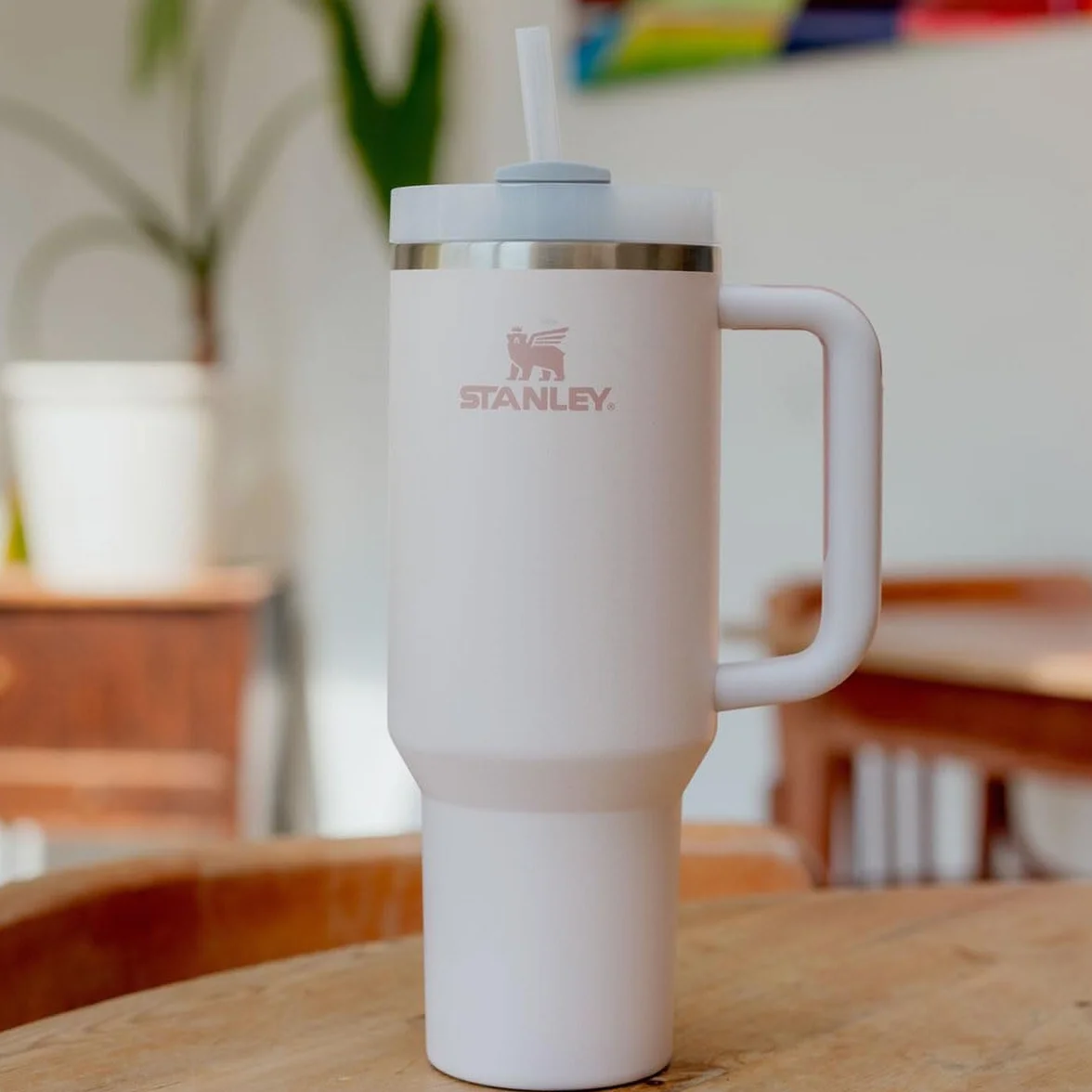 Stanley 1913 Quencher H2.0 FlowState Tumbler Kubek Ze Słomką Uchwytem Pokrywką 40 Godzin