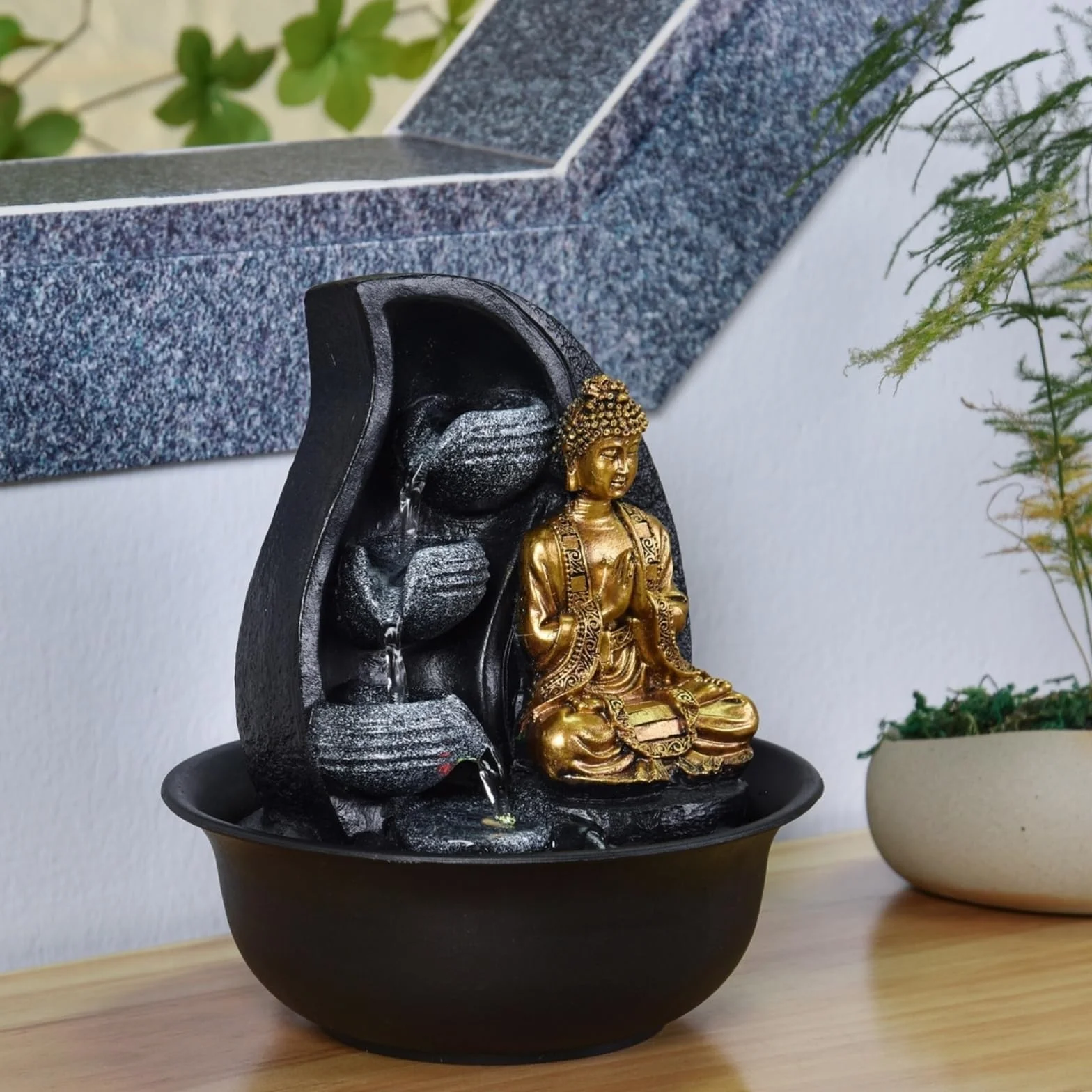 Fontanna Buddy Praya - Wyjmowana fontanna Buddy - Egzotyczna dekoracja Zen - Prezenty - Fontanna stołowa Światło LED - Obwód zamknięty - Brązowy i złoty - H 26 cm - Zen'Light