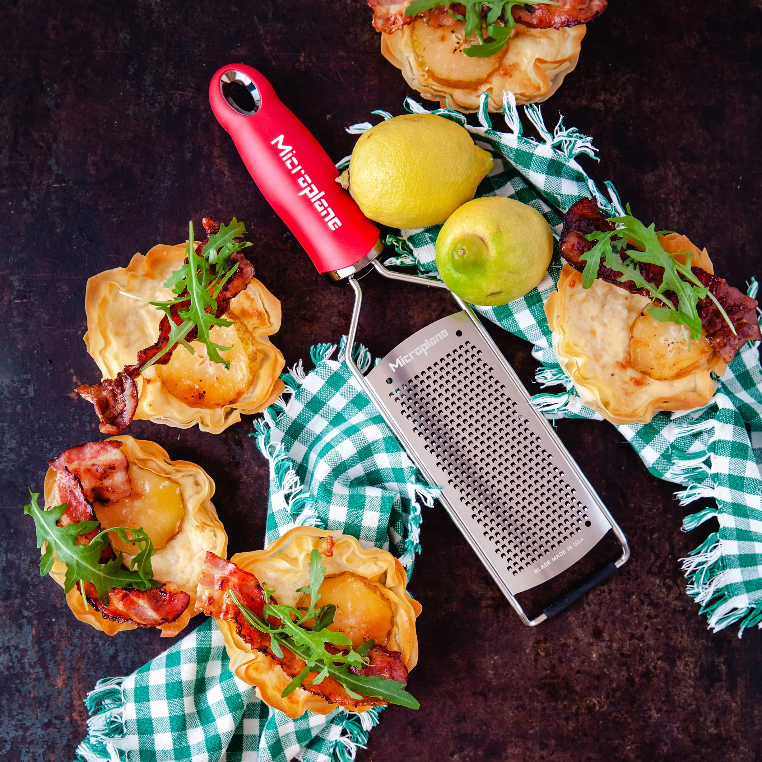 Microplane Gourmet Series drobna tarka ze stali nierdzewnej czerwona