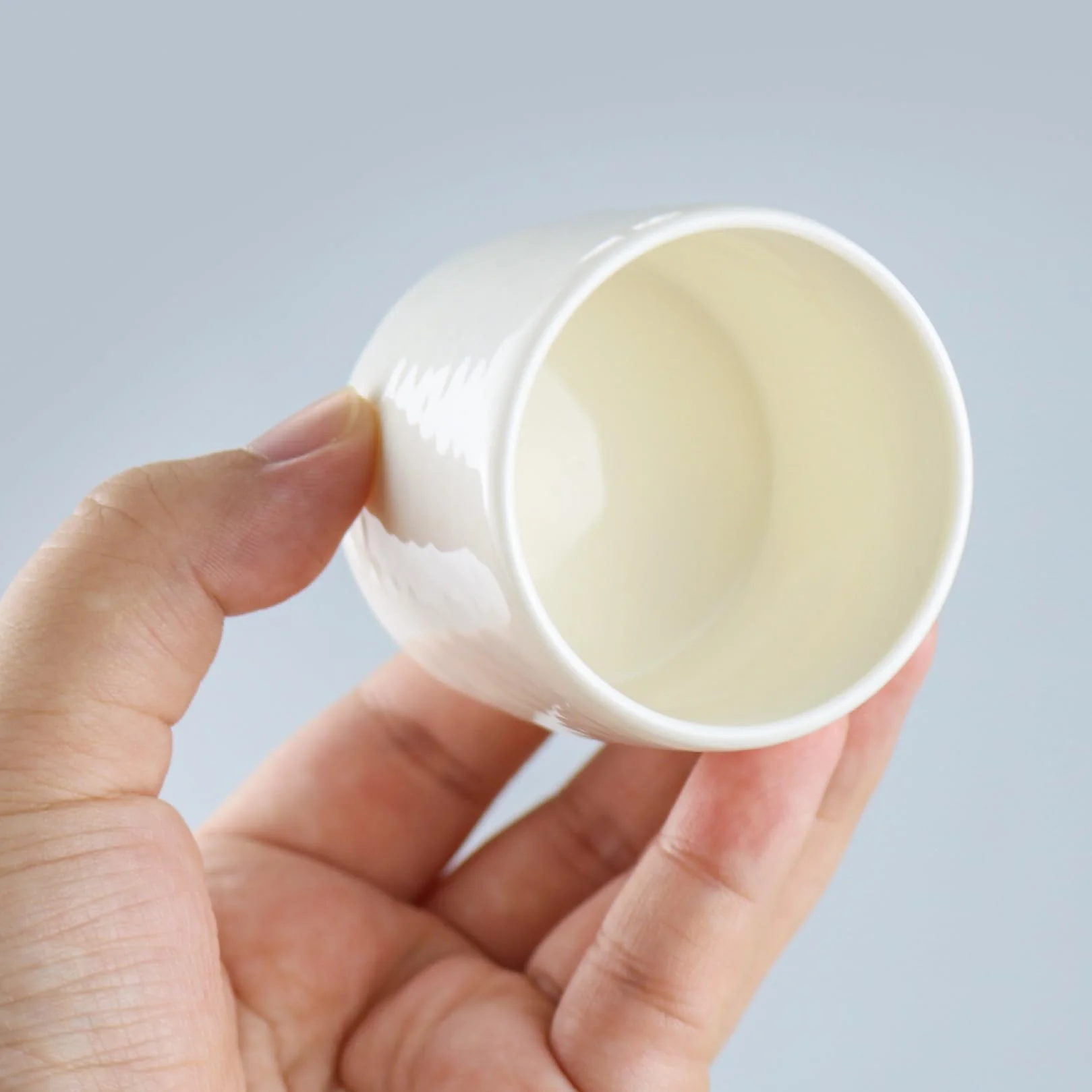 HillSpring Porcelanowy uchwyt na wykałaczki zestaw 2 dozowników 400 bambusowych wykałaczek biały
