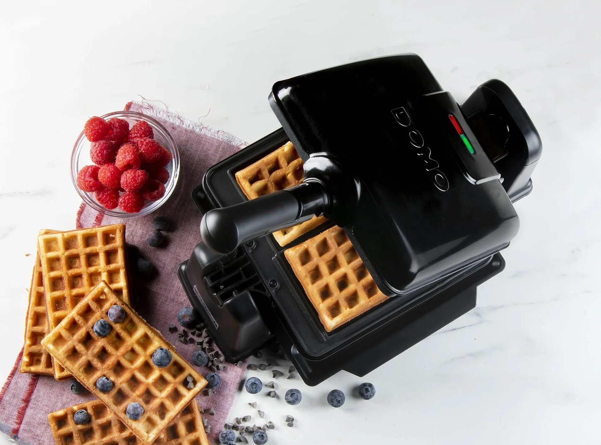 Domo DO9224W bk rottierendes Waffeleisen