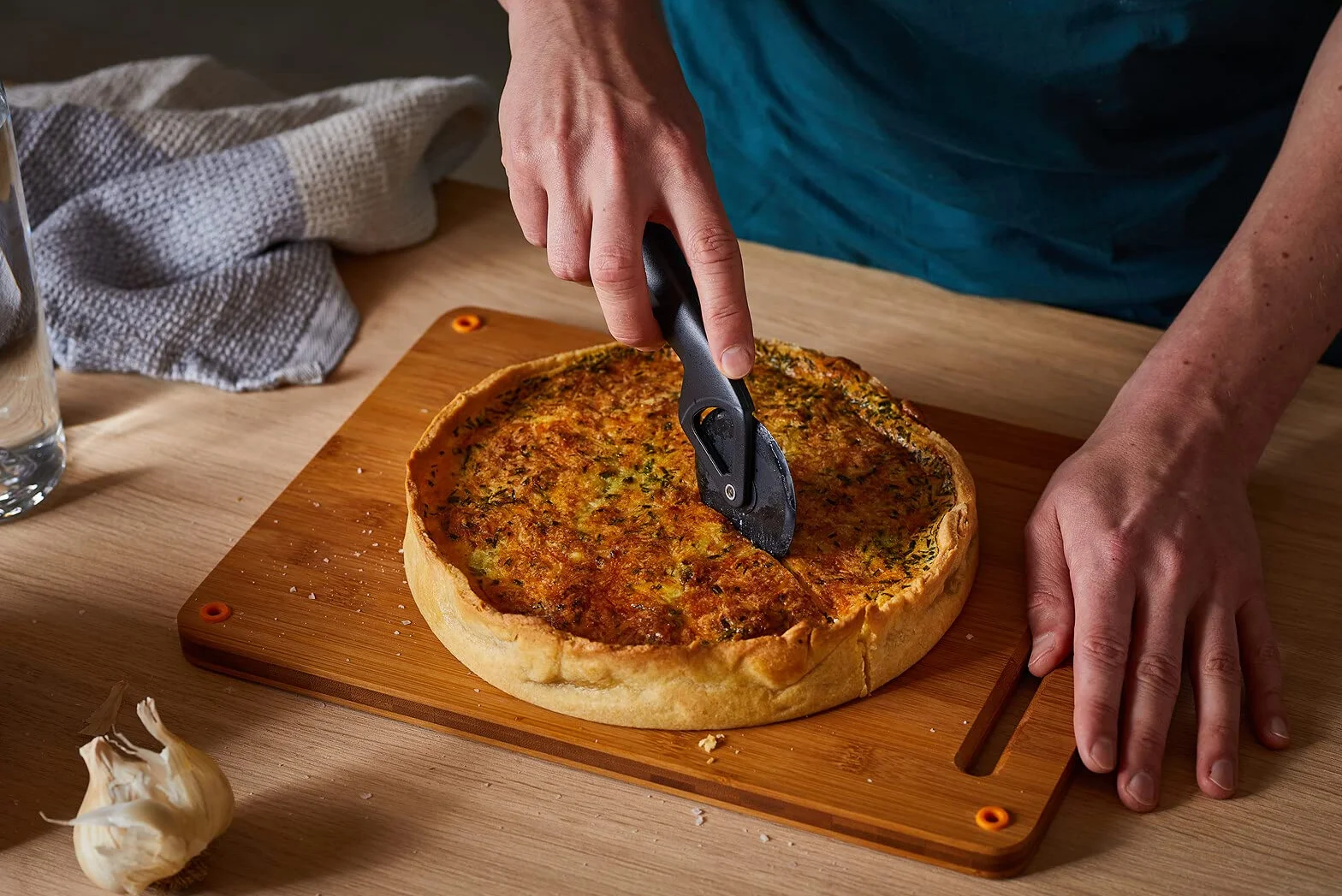 Fiskars Nóż do pizzy Functional Form 19 cm Czarny/pomarańczowy