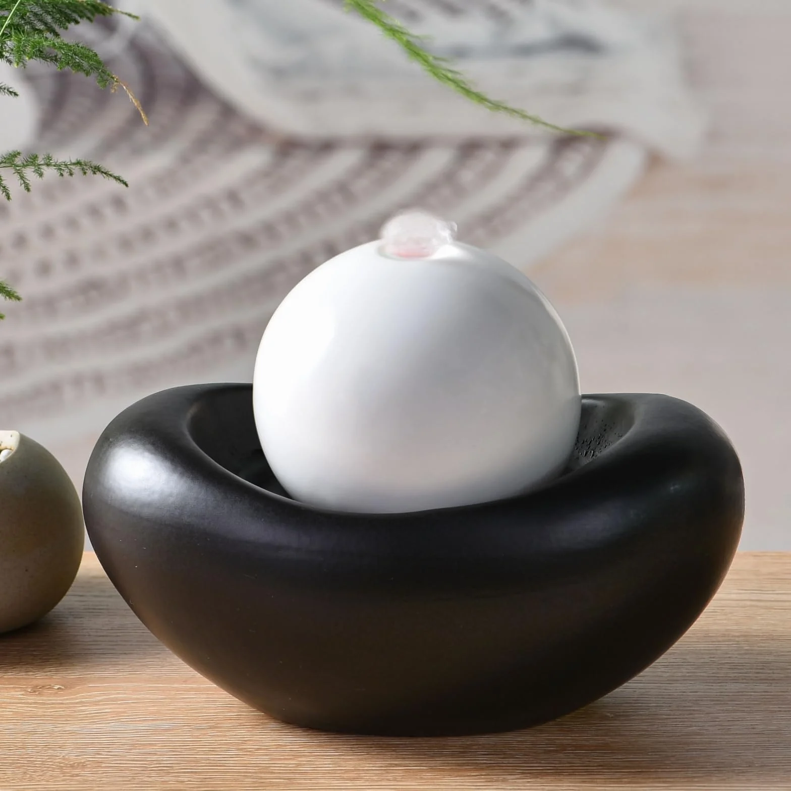 Fontanna ceramiczna do wnętrz z kolorowym światłem cicha pompa dekoracyjna stołowa 19x15x21 cm Beye Zen'Light