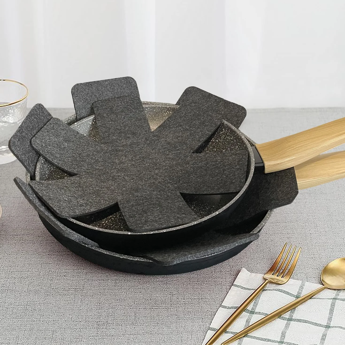 Ochraniacze na patelnie, patelnie, garnki, miski i inne przybory kuchenne, zestaw 6 sztuk, 2 x Ø 38 cm, 2 x Ø 35 cm, 2 x Ø 26 cm, osłona patelni, ochrona garnków z filcu, kolor ciemnoszary, antracyt