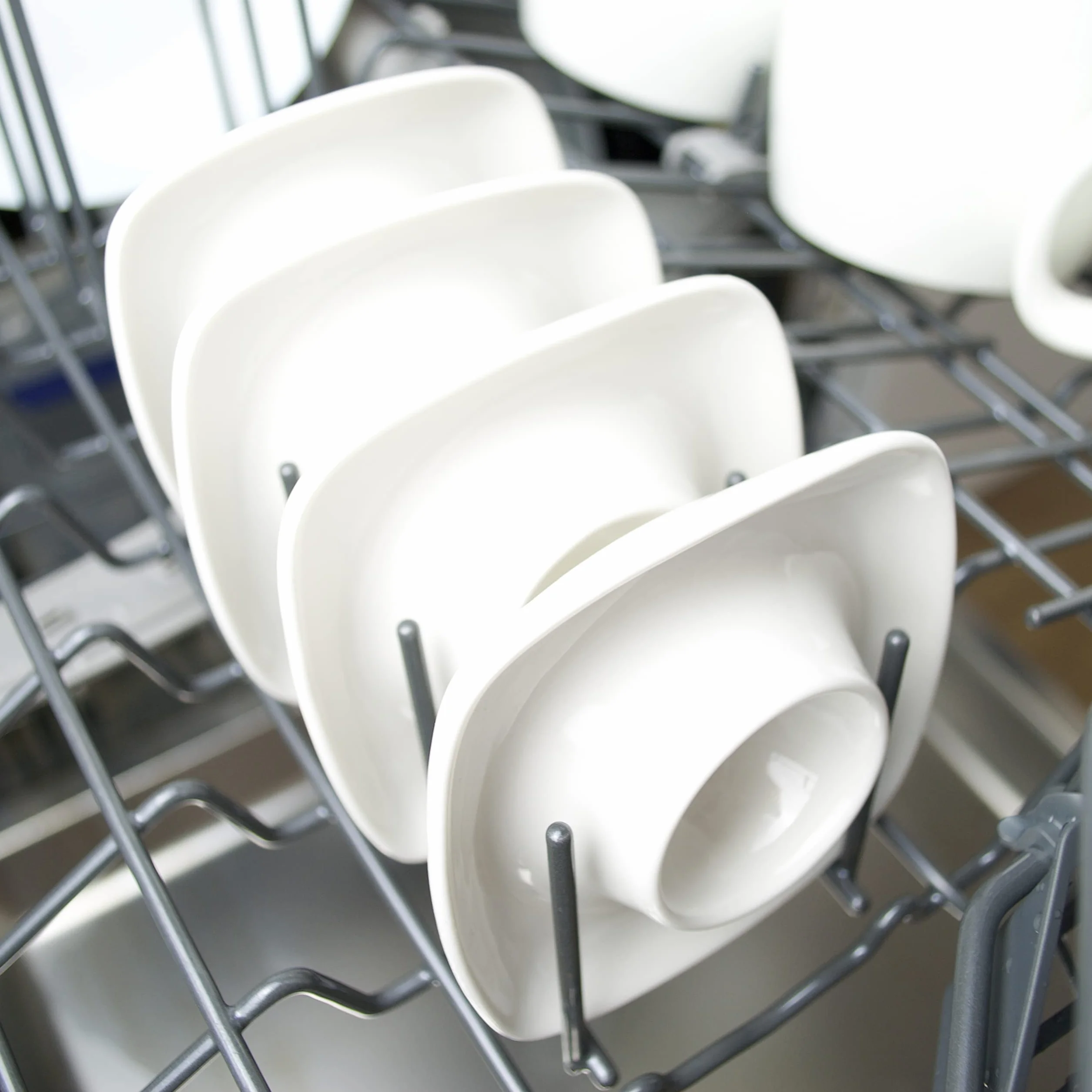 Kieliszki do jajek porcelanowe 6 szt. białe kwadratowe zaokrąglone narożniki półka Wielkanoc