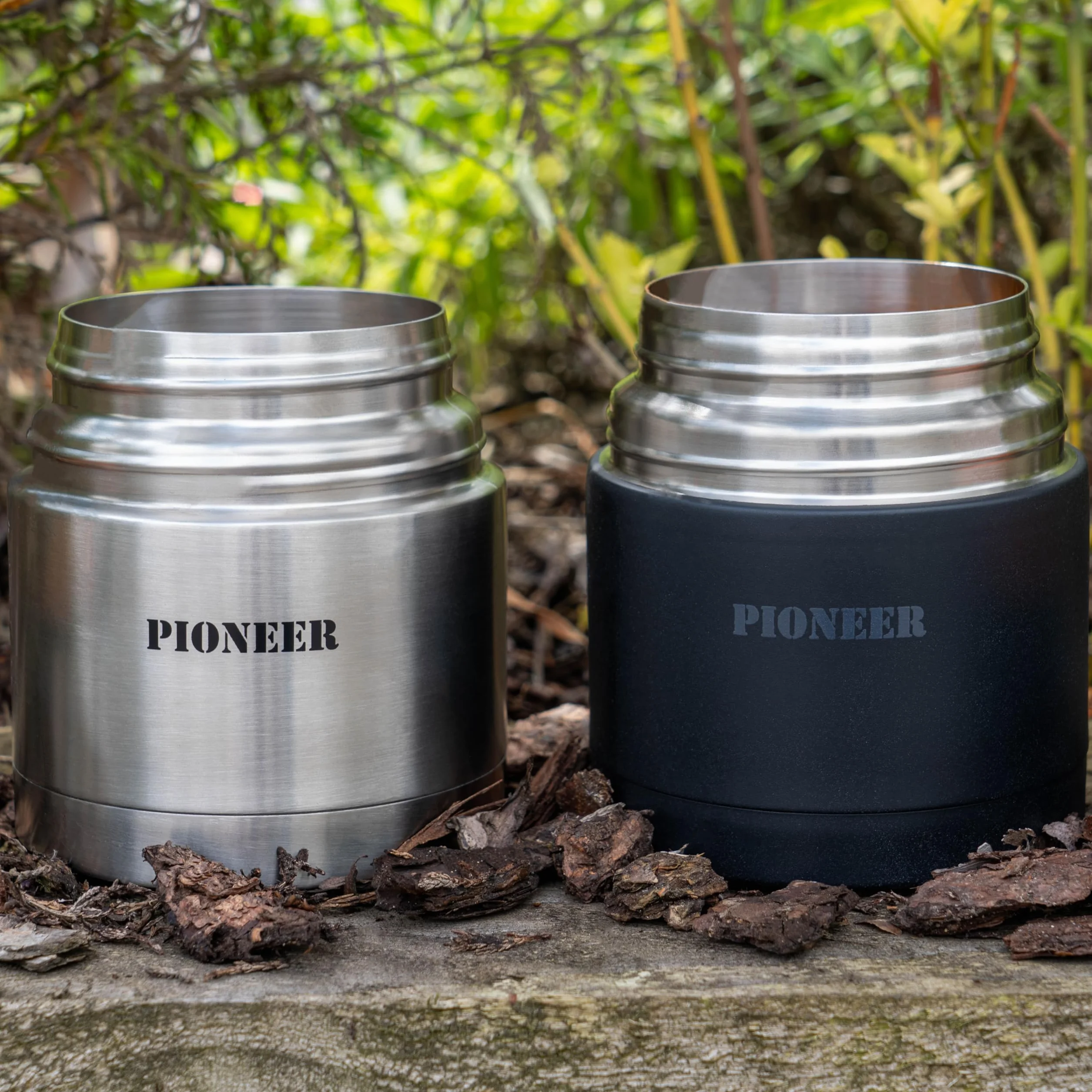 Pioneer 1 litrowy na żywność z izolacją próżniową, szczelny, konstrukcja ze stali nierdzewnej w kolorze matowej czerni z podwójnymi ściankami, utrzymuje ciepło przez 8 godzin, zimno przez 24 godziny