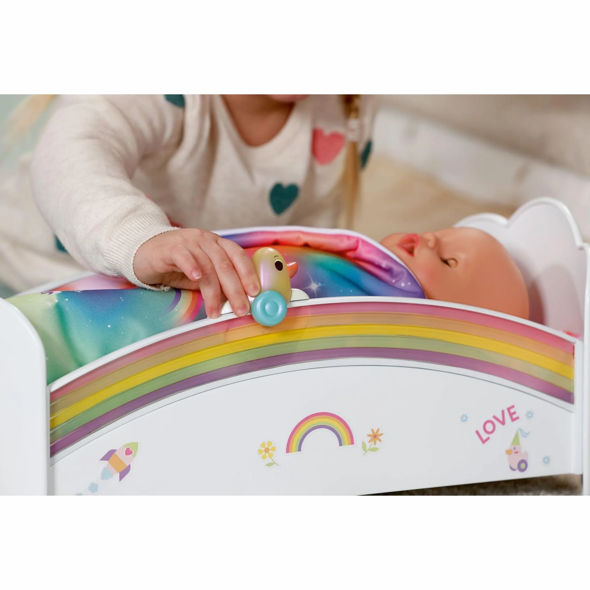 BABY born Rainbow Bed - Łóżko dla lalek z tęczowym światłem i melodią do zasypiania - Akcesoria dla lalek z odwracalną pościelą i naklejkami - dla dzieci od 3 lat