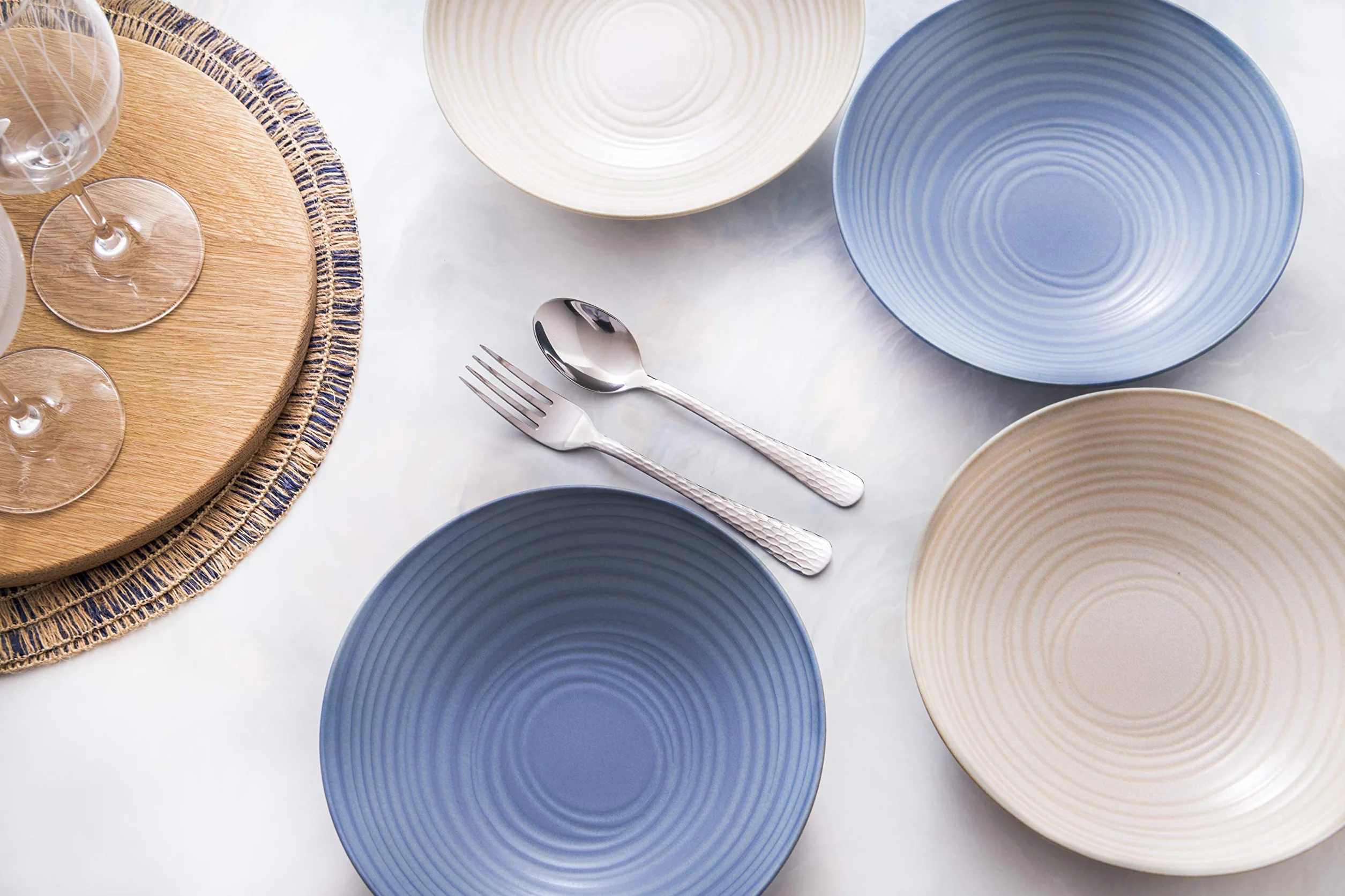 KitchenCraft Zestaw 4 misek do makaronu w pudełku na prezent, idealny do ramen i ryżu, bezołowiowa kamionka szkliwiona, niebieski/kremowy, 22 cm