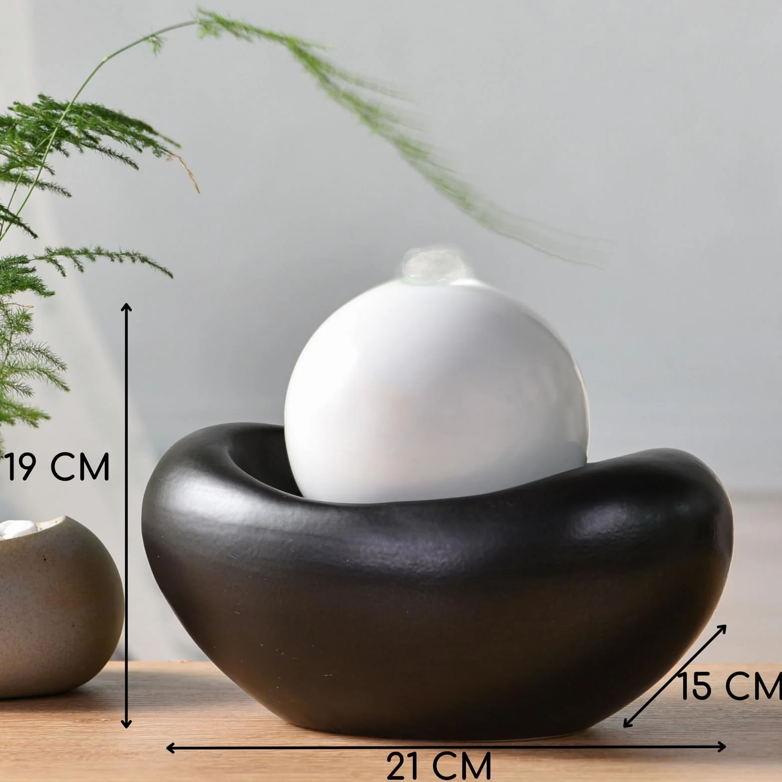 Fontanna ceramiczna do wnętrz z kolorowym światłem cicha pompa dekoracyjna stołowa 19x15x21 cm Beye Zen'Light