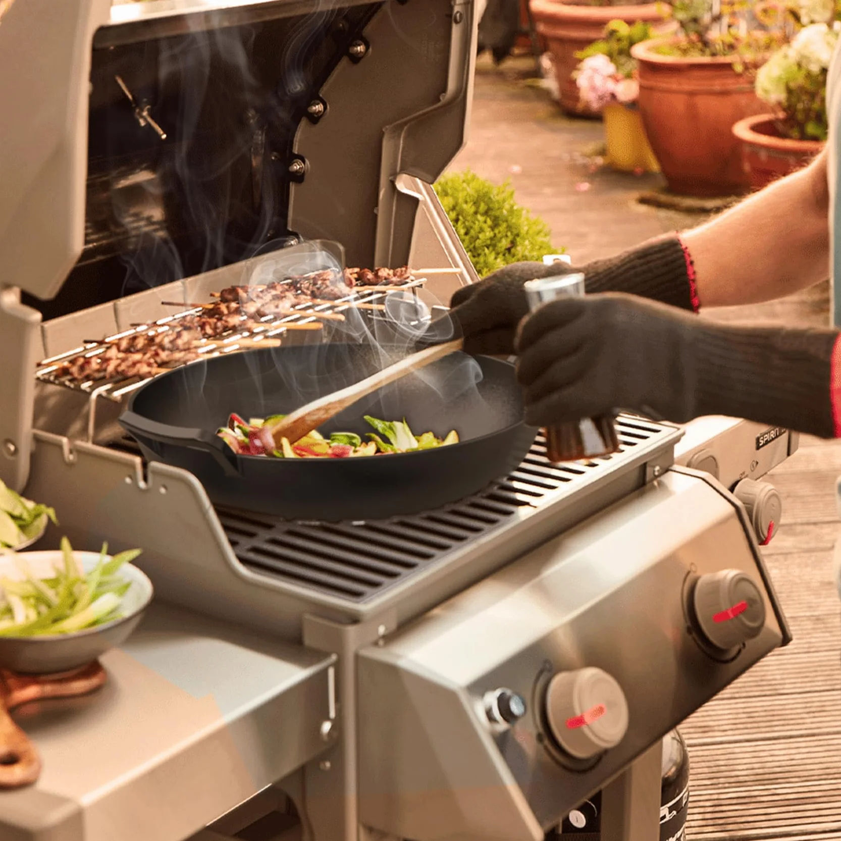 onlyfire Wok żeliwny, Ø36 cm Patelnia wok z uchwytem, patelnia żeliwna do systemu Weber Gourmet BBQ, pasująca do systemów Weber Spirit II i Genesis II GS4, patelnia do grillowania BBQ