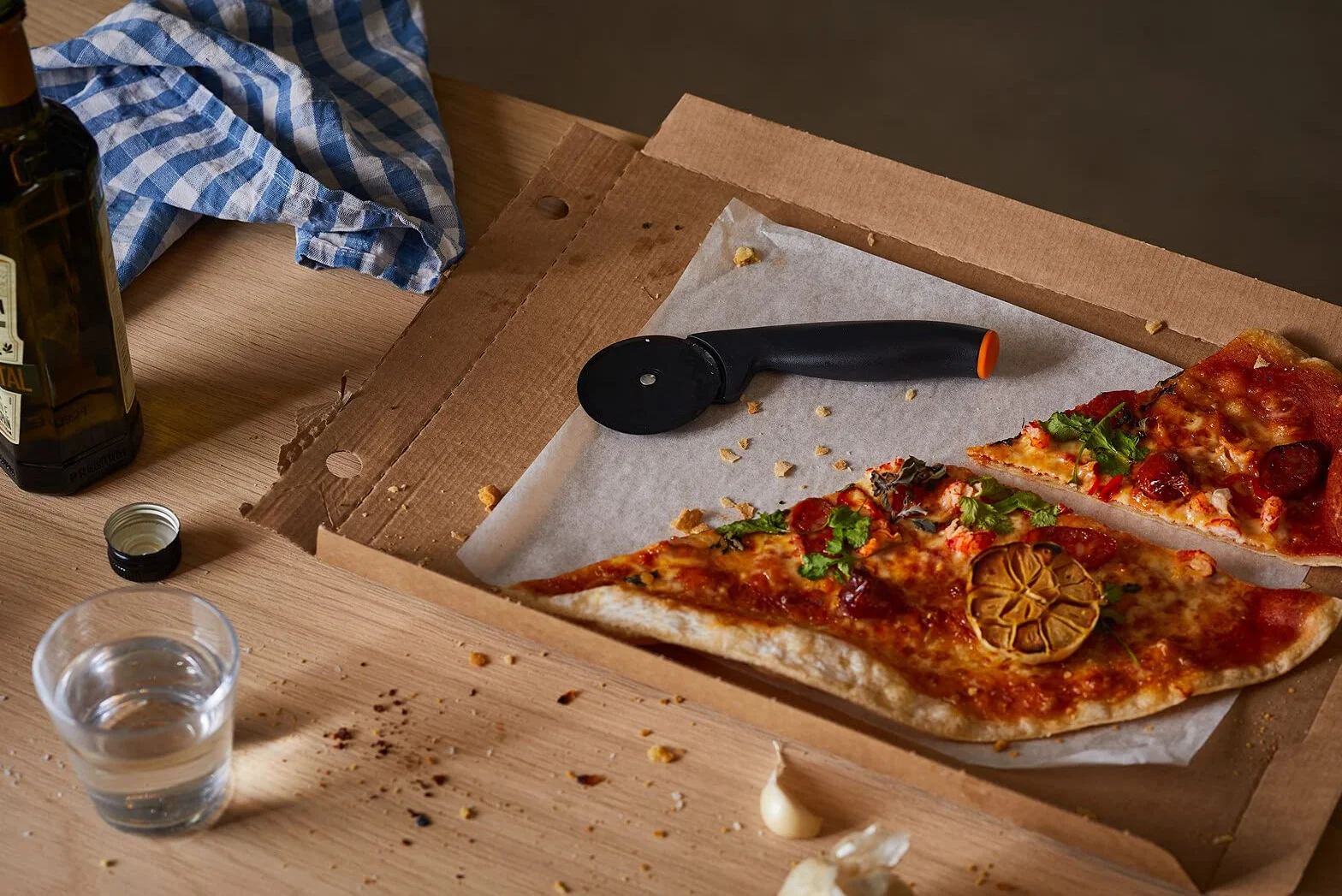 Fiskars Nóż do pizzy Functional Form 19 cm Czarny/pomarańczowy