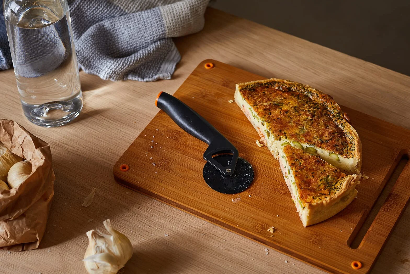 Fiskars Nóż do pizzy Functional Form 19 cm Czarny/pomarańczowy