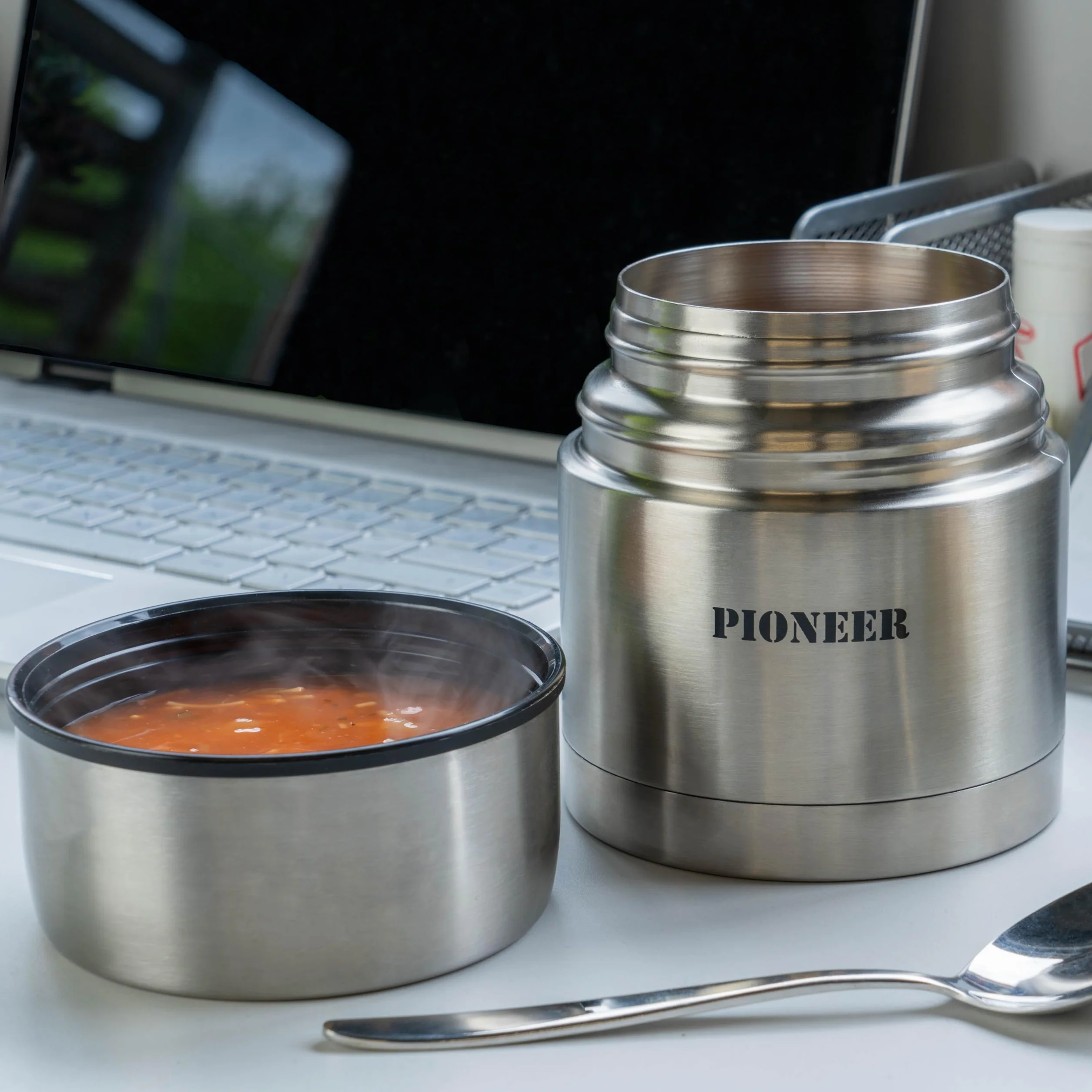Pioneer 1 litrowy na żywność z izolacją próżniową, szczelny, konstrukcja ze stali nierdzewnej w kolorze matowej czerni z podwójnymi ściankami, utrzymuje ciepło przez 8 godzin, zimno przez 24 godziny